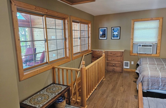 Fun cabin on Deer Lake in delightful Saint Croix Falls with dock. Sleeps 6.
