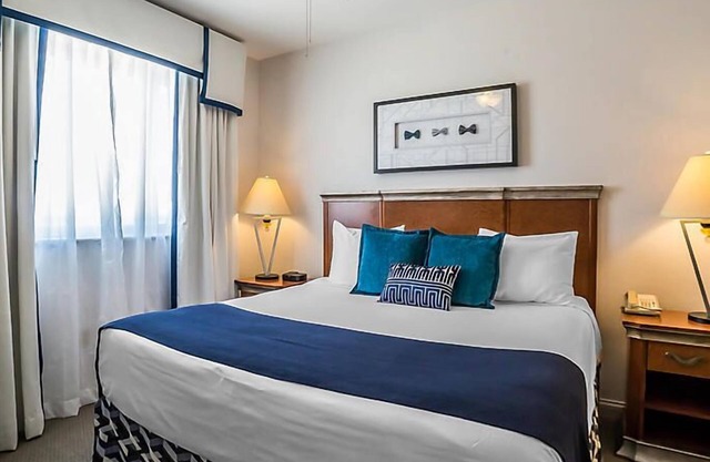 Fun & funky resort close to the Strip