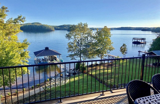 Fun @ Lake, reunions, families, friends, weekends, golfers, bikers, Clemson.nn
