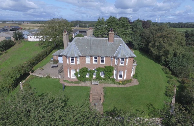 Fun & Spacious Mansion for 6 to 21+, The Lakes and Hadrian’s Wall