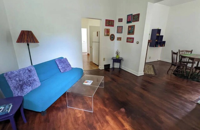 Funky, Fido-friendly flat near downtown Ishpeming.