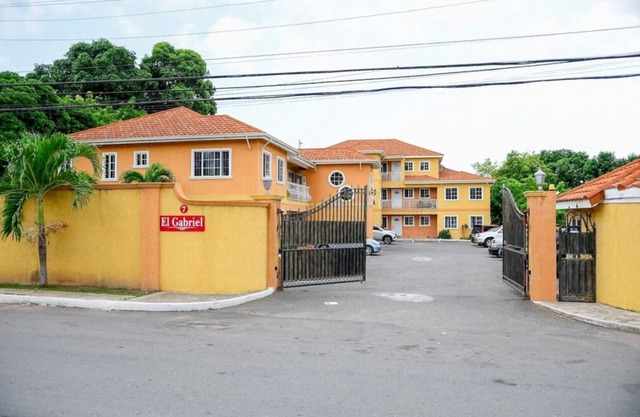 Furnished 1 bedroom Apartment in Gated Complex
