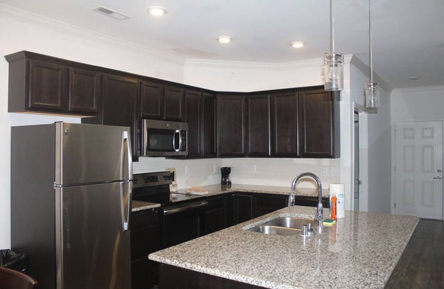 Furnished 2-bedroom apartment on the Southwest side of Lexington!