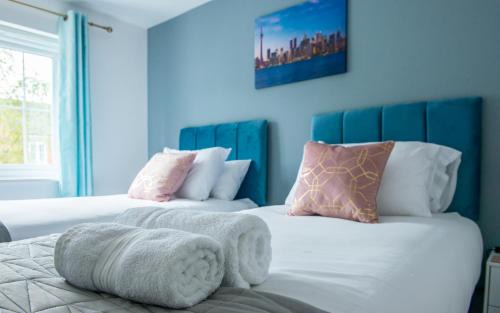 FURNISHED 3 BEDROOM HOUSE, SLEEPS 6, FREE PARKING, Near NEC
