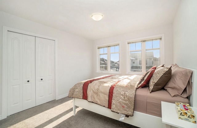Furnished 4 Bedroom House in Ottawa sleeps 8
