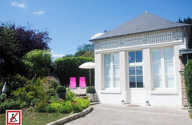 Furnished, air-conditioned 3* outbuilding 10 minutes from the historic center