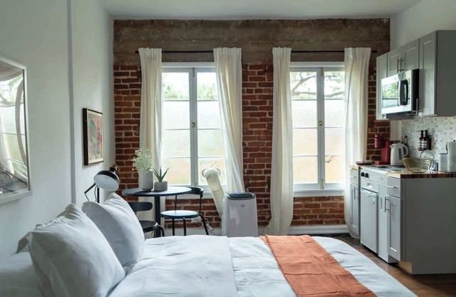 Furnished Bachelor in Hollywood