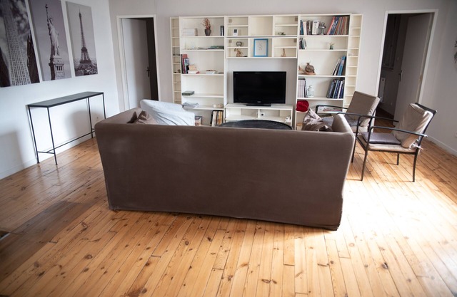 Furnished Bright Design of 75 m2, Downtown, in Inner Courtyard, Garage