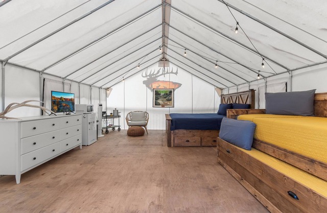 Furnished Glamping Tent/King Bed/Access to the Red River - Elusive Elk - #1
