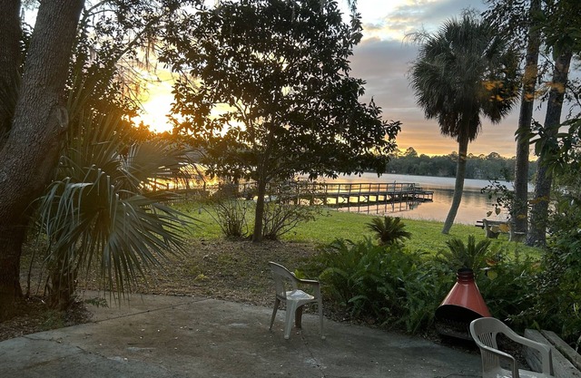 Furnished, lakefront 2/1 house in Ocala Nat'l Forest