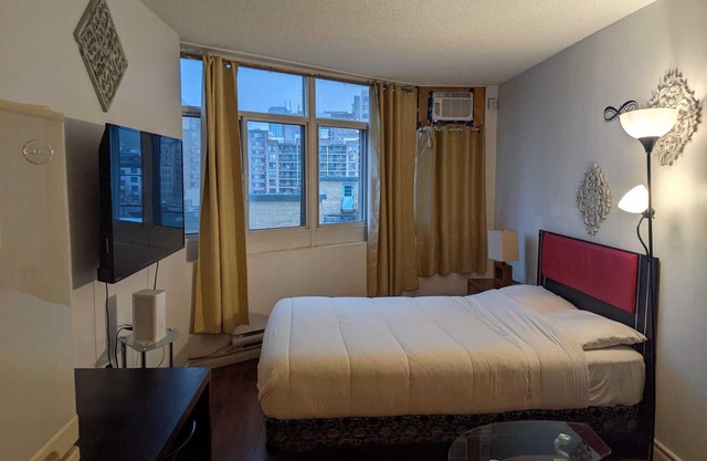 Furnished Studio Apartment in Downtown Toronto