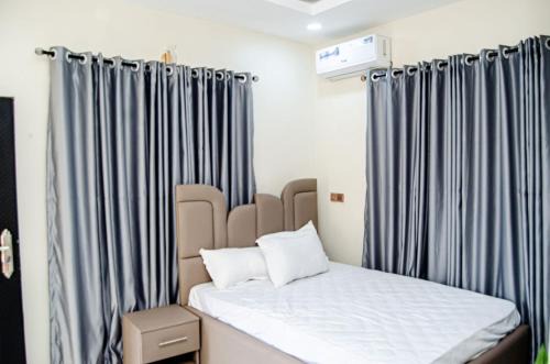 Furnished studio apartment in a secure and serene part of Ibadan