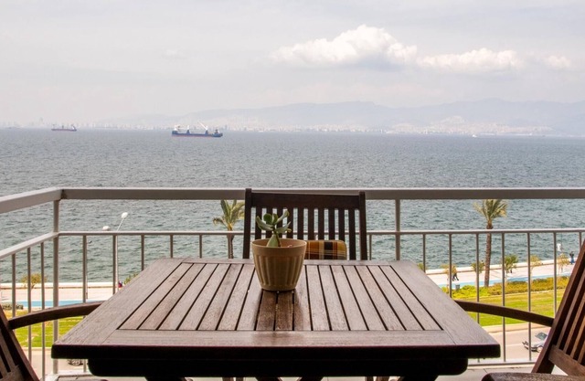 Furnished Stylish Sea View Flat in Izmir Konak