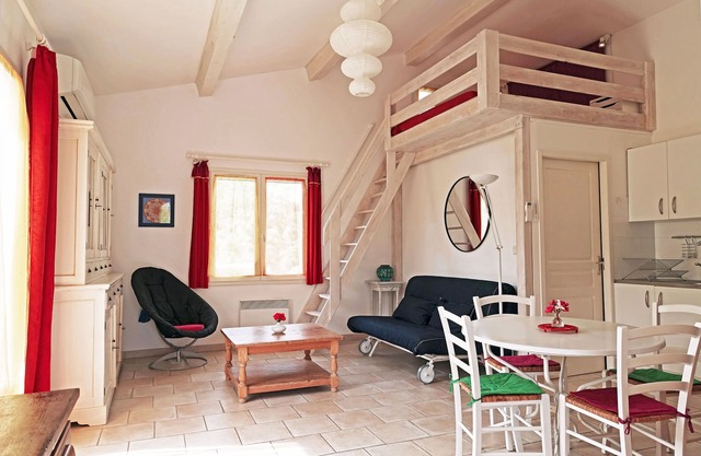 Furnished with taste, spacious, luminous, mezzanine, terrace, garden, car park