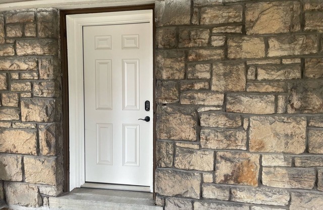 Furnished Work & Cozy Retreat in Kansas City, Missouri UTILITIES INCLUDED