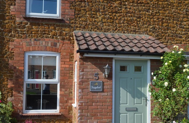 Fuzzy Duck Cottage. Over 100 5 star reviews on Trip Advisor. Sleeps 4