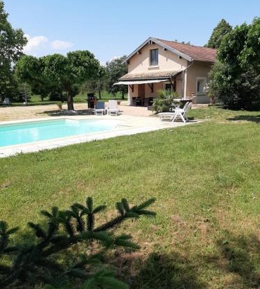 Gîte à la campagne avec piscine