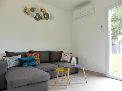 Gîte à Saint-Rémy-en-Rollat avec terrasse, jardin et animaux acceptés - FR-1-489-492