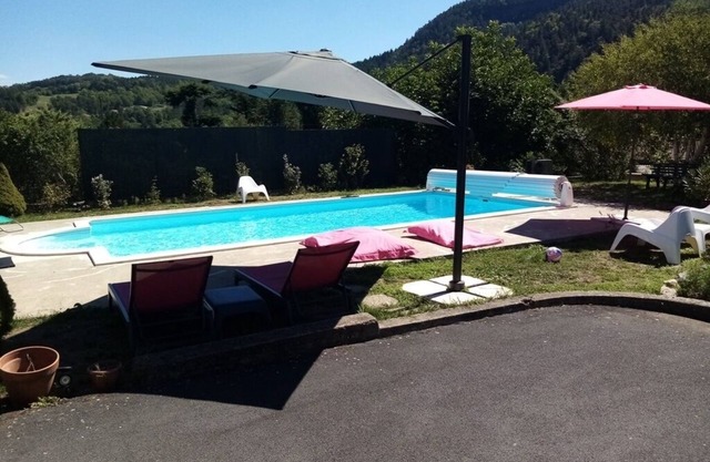 Gîte 3* 'le temps d'une pause' with swimming pool