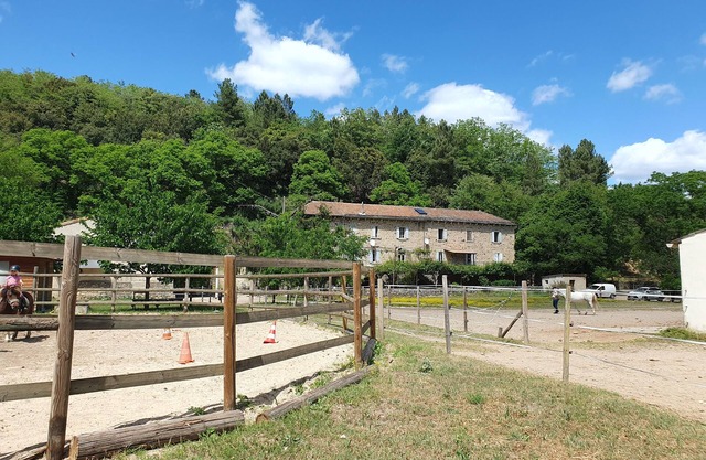 Gîte au Cœur D'un Centre Équestre