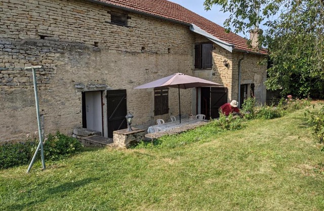 Gîte authentique avec jardin clos, climatisation, animaux acceptés, proche Dijon et Langres - FR-1-611-5