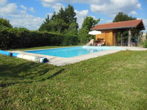 Gîte avec cheminée, animaux acceptés, jardin et terrasse à Renaison - FR-1-496-257