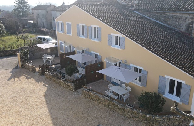 Gîte Caramolle, St Denis, Gard, Cévennes, 2 bedrooms, swimming pool, nature