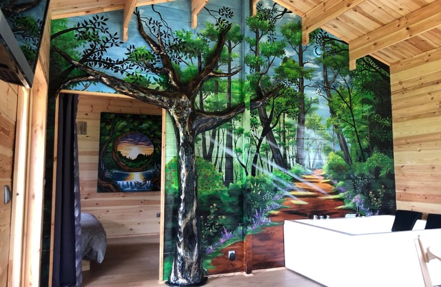 Gîte Chalet at Natur'heil private jacuzzi.