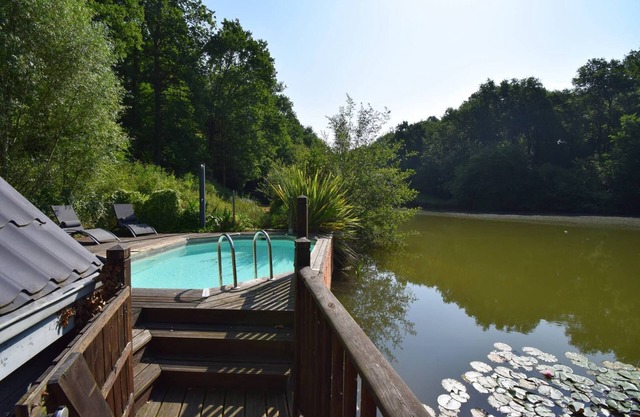 Gîte chalet insolite avec piscine et lac pêche - proche des Landes