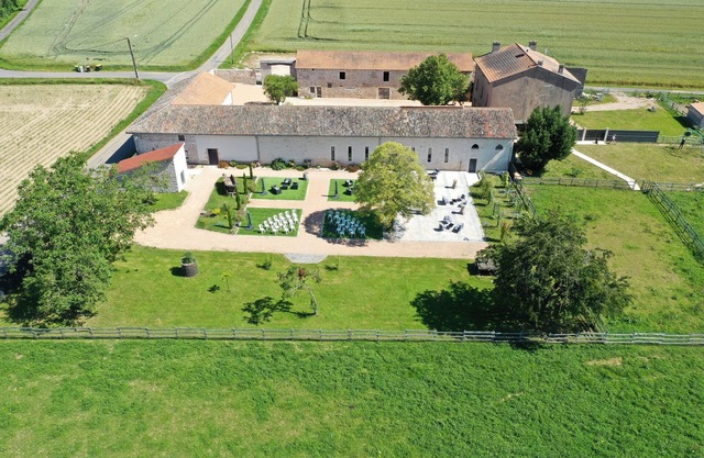 Gîte & chambres d'hôtes - 24 pers, 8 chbres, 6 SDB - Charming, peaceful estate