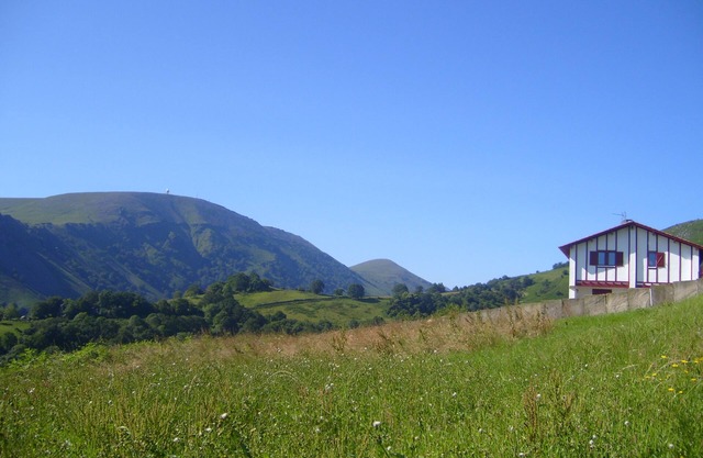 Gîte Dans les Hauteurs D'itxassou, Vue Exceptionnelle sur la Vallée de la Nive