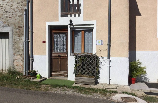 Gîte Dans Petit Hameau au Calme ,proche des Sentiers de Randonnées et des Lacs