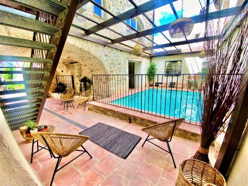 Gîte de groupe 15p-9ch OU 3 gîtes indépendants 5p-3ch - PATIO et PISCINE INTERIEURE CHAUFFEE TOUTE L'ANNEE