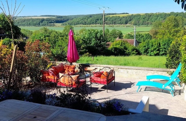 Gîte de la Tronchoyse, Entre Vins et Nature, Baignades en Rivières et Châteaux