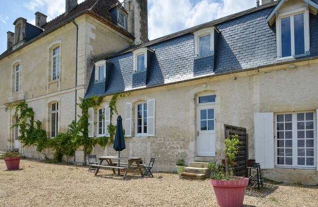 Gîte de Villecomte - Two Bedroom Apartment, Sleeps 4