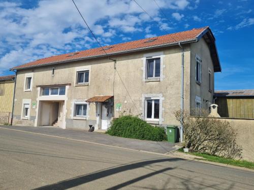 Gîte familial et équipé à la campagne avec terrasse, près de Pont-à-Mousson et de nombreuses activités - FR-1-584-73