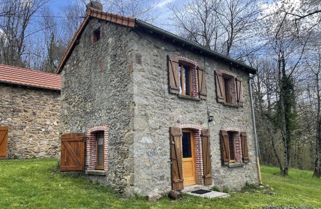 Gîte romantique en pleine nature avec étang privatif et cheminée - FR-1-489-447