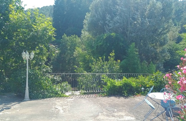 Gîte Rural Avec Terrasse et Piscine Près de la Rivière