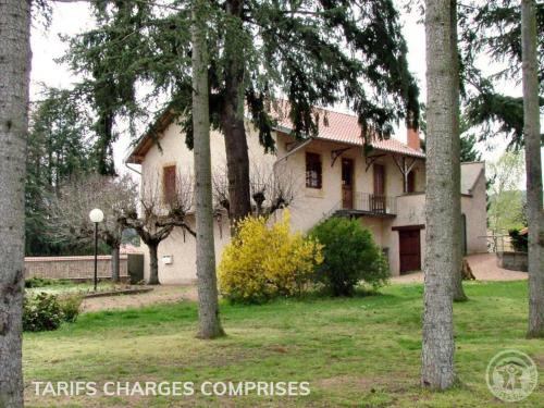 Gîte spacieux à Saint-André-d'Apchon, 6 couchages - FR-1-496-365