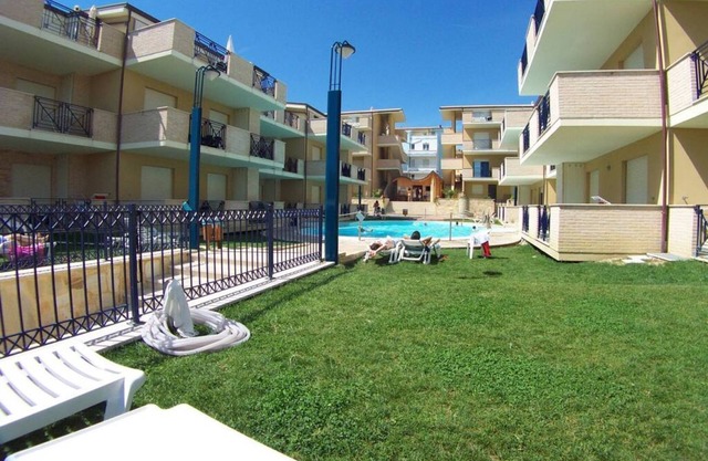 G.Bay C27 - Second floor apartment with balcony and hill view