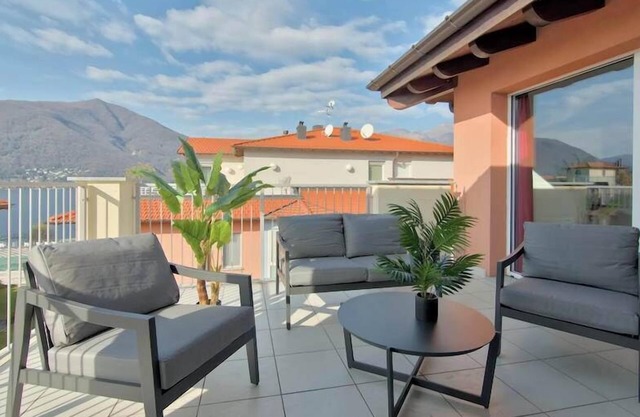 Golfo Gabella penthouse apartment with pool
