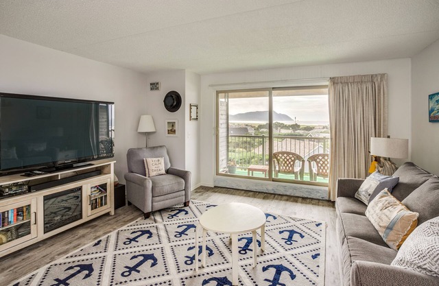 G662 1 bedroom 3rd Floor, Elevator, No Cleaning fees allows one pet