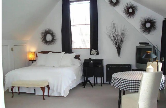 Gail Eustace Dupont Guesthouse