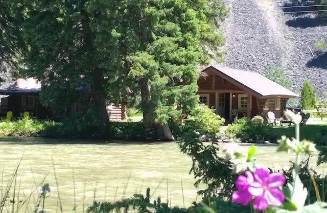 Gallatin River waterfront fly fishing access w/fire pit - Historic Gallatin River Cabin
