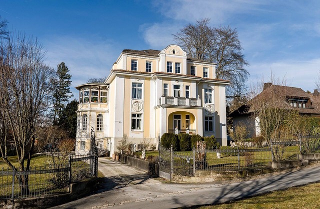 Gallery in the coach house, 5 minutes' walk from the market square,