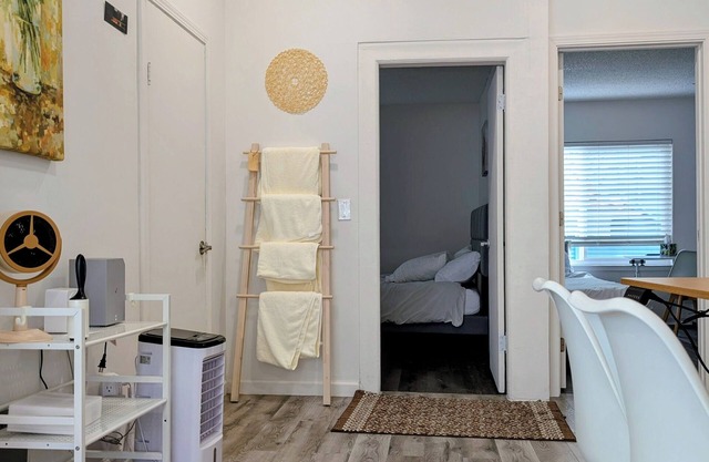 Gallery Look Cozy 2-bedroom apartment in charming Berkeley