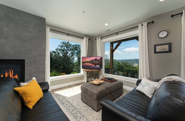 Gallery of Picture Windows, River & Garden Views, Living landscapes :Kalama Oaks