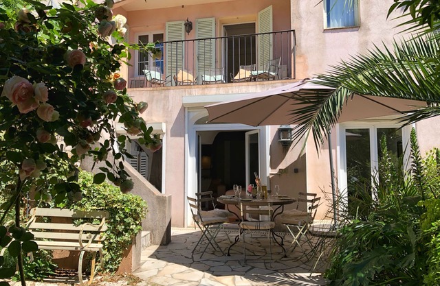 Garden Apartment In Heart Of The Old Town