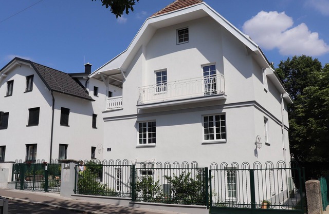 Garden apartment in traditional Viennese villa near downtown subwayn