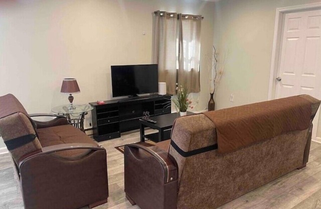 Garden Apartment near Prudential Centern